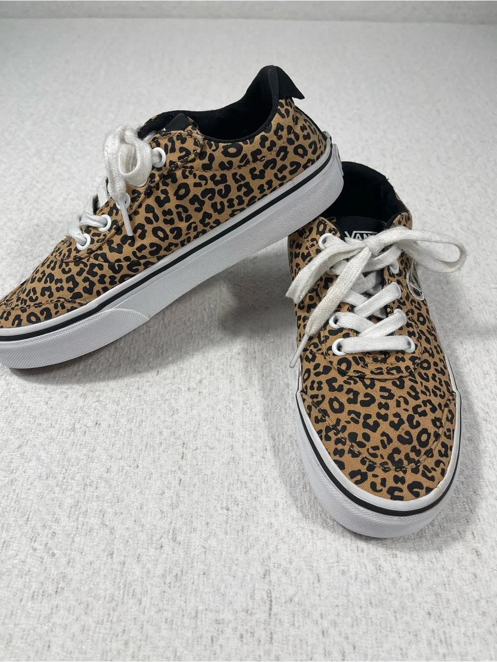 Vans Women's Leopard Print Lace Up Casual Sneakers Size 6, Black /Tan. SKU#0403